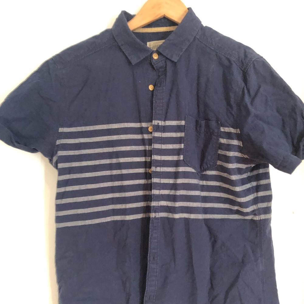 Men’s button down short sleeve